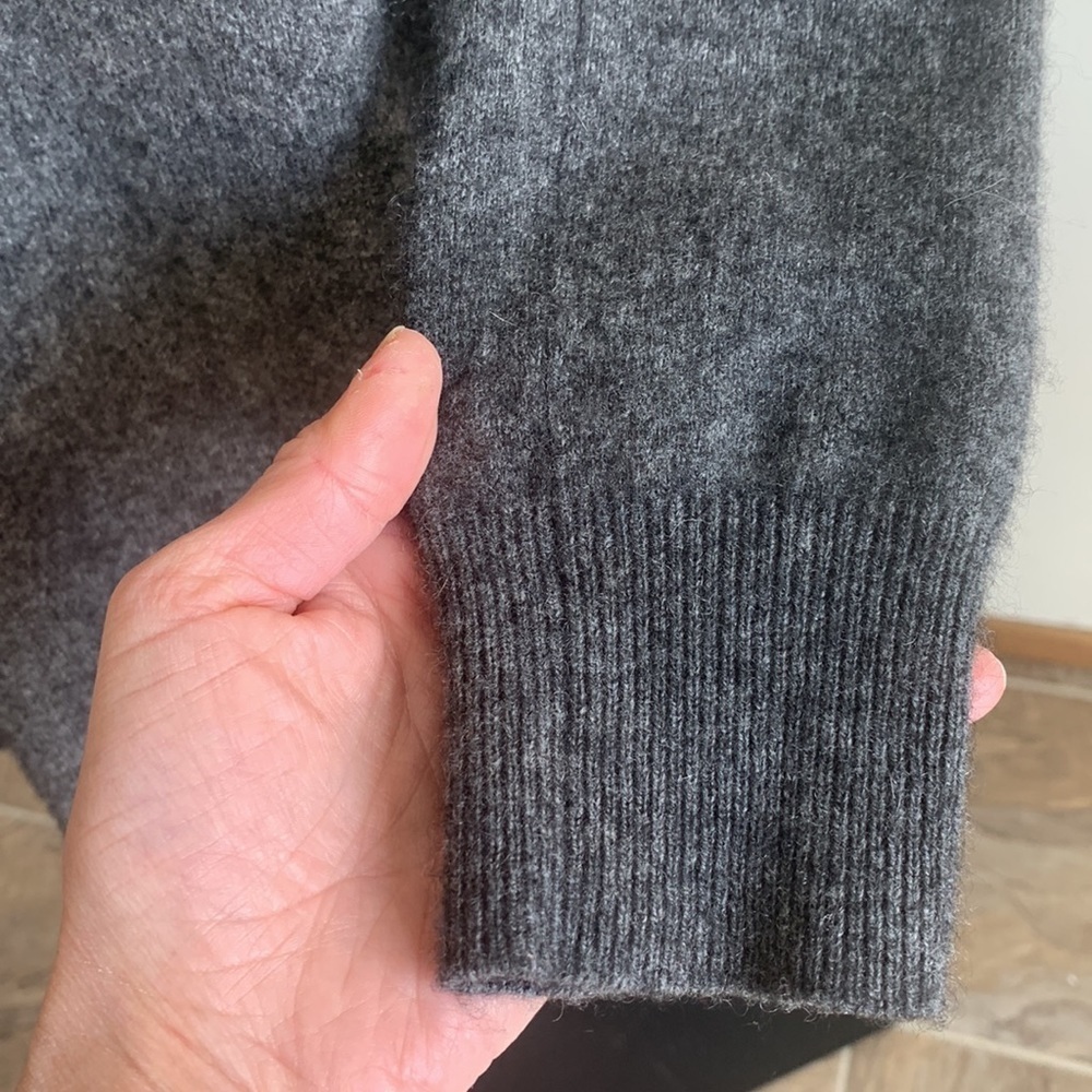 Joie Tambrel Asymmetrical Hem Cashmere Blend Gray V-Neck Sweater Sz XS - Picture 11 of 14